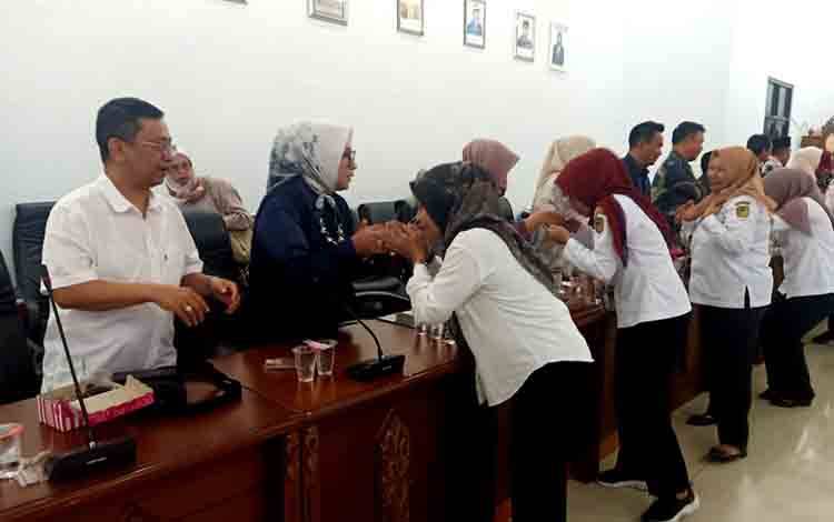 DPRD Barito Utara Gelar Halal Bihalal bersama Sekretariat dan Mantan Sekwan
