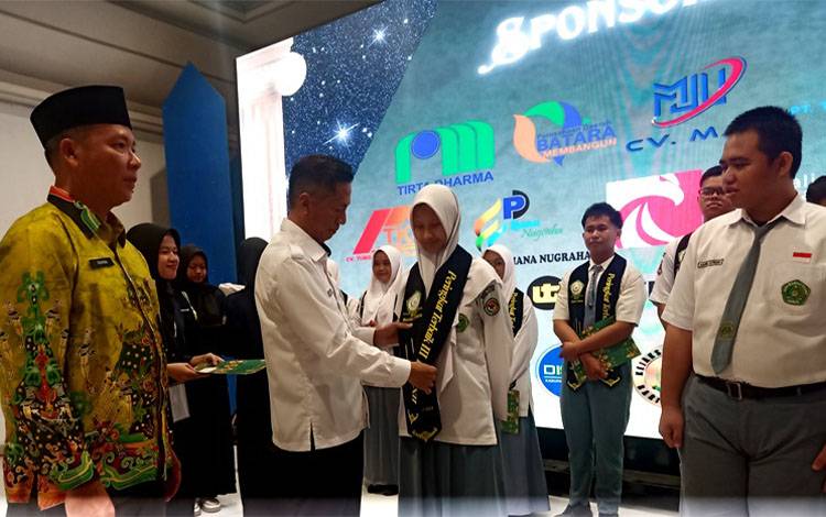 Harapan Pj Bupati Kepada Siswa MAN Barito Utara di Acara Perpisahan