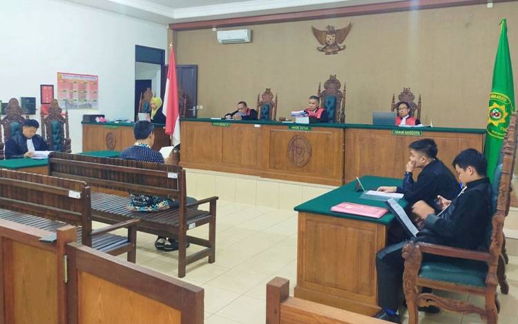 Terdakwa Leonardus Klarifikasi Proses Anggaran dan Tender dalam Sidang Korupsi SIRO RSUD Buntok