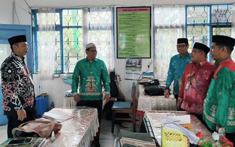 Kepala Kemenag Kapuas Lakukan Sidak ke Sejumlah Madrasah Usai Libur Lebaran