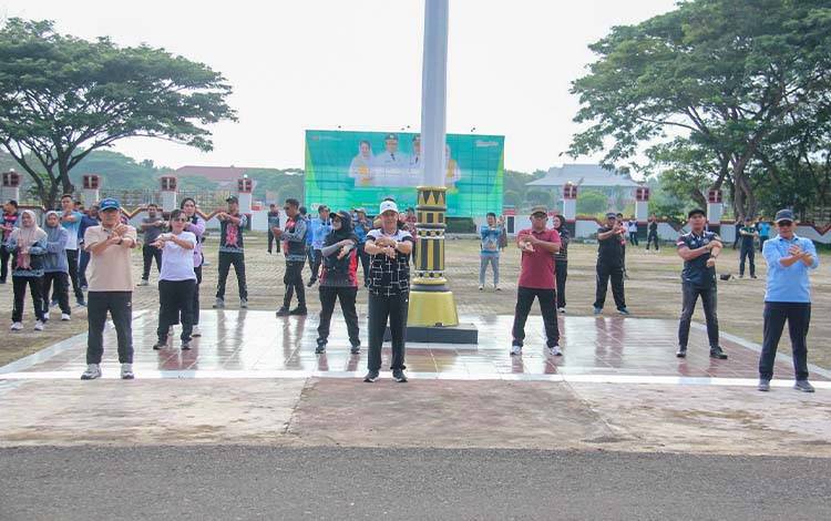 Wabup Seruyan Ajak Pegawai Jaga Kesehatan Melalui Olahraga