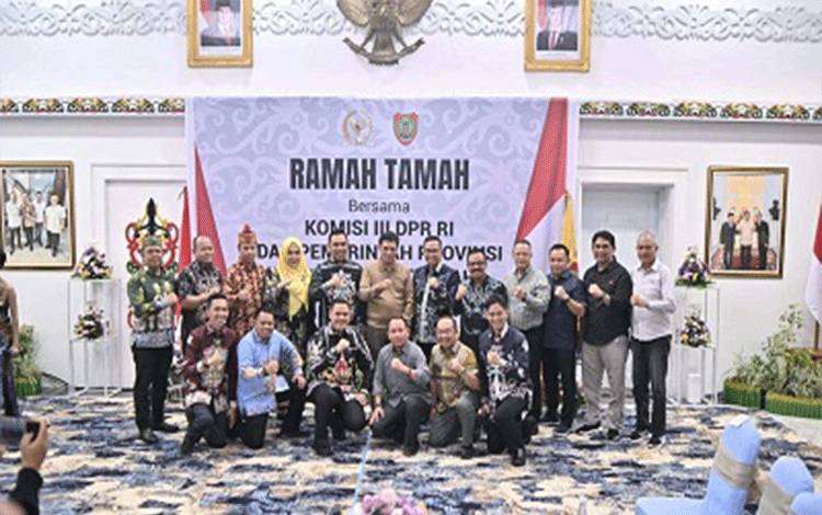 Plt Kadisdik Dukung Penuh Visi Gubernur Kalteng Melalui Pendidikan