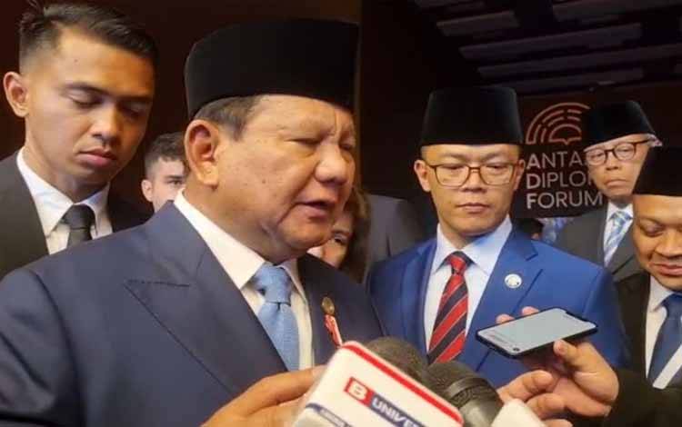 Presiden Prabowo Subianto saat menyampaikan tanggapan atas pertanyaan wartawan seusai menghadiri Forum Diplomasi Antalya 2025 di Gedung Nest Convention Center, Turki, Jumat (11/4/2025). (ANTARA/HO-Pribadi)