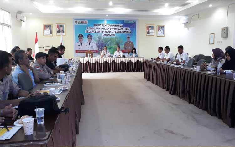 Rapat Penetapan Harga TBS di Dinas Perkebunan Kalteng, Rabu, 9 April 2024. (FOTO:IST)