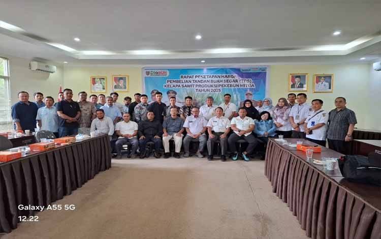 Dinas Perkebunan Kalteng Ajak Daerah Kawal Harga Sawit Hingga ke Petani