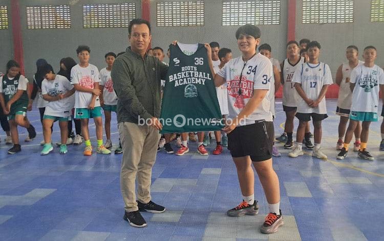 Ini Dukungan Anggota DPRD Kobar  Untuk Kembangkan Olahraga Bola Basket