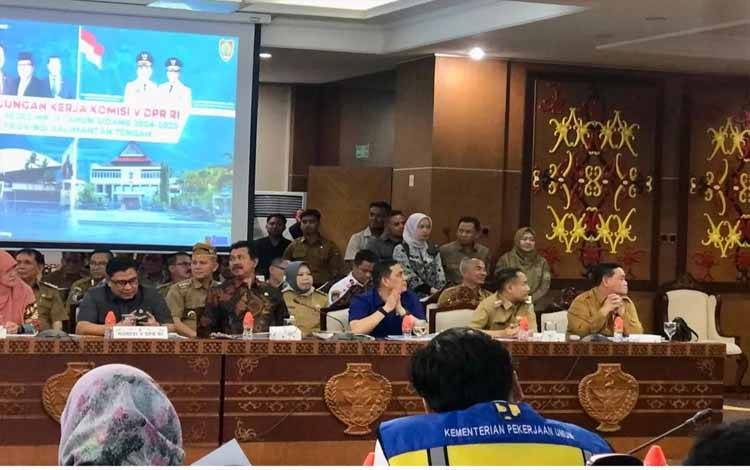 Bupati Kobar Hadiri Pertemuan Strategis dengan Komisi V DPR RI, Soroti Pengembangan Bandara Iskandar