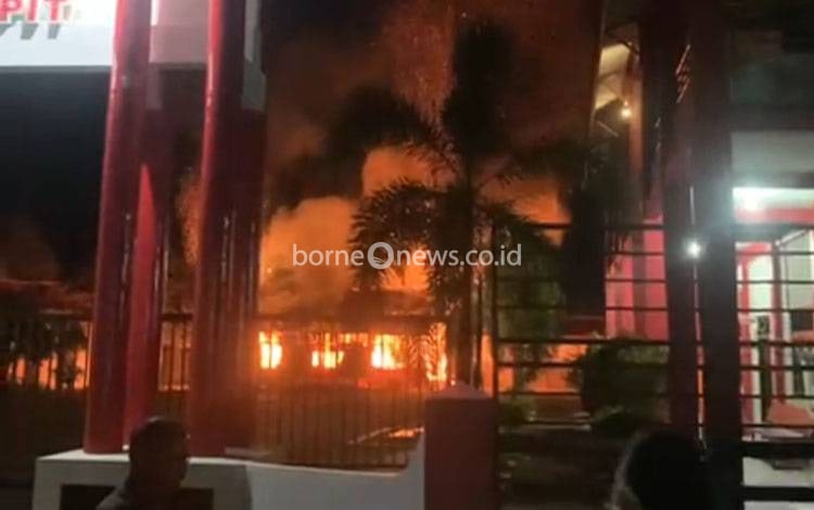 Selain Dua Rumah, Kebakaran juga Hanguskan Bangunan Kampus STIH Habaring Hurung Sampit