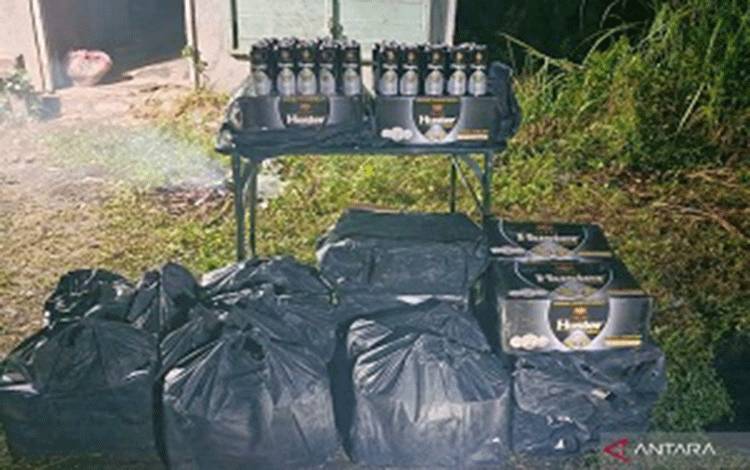 TNI AD Gagalkan Penyelundupan Minuman Keras di Perbatasan RI-Malaysia