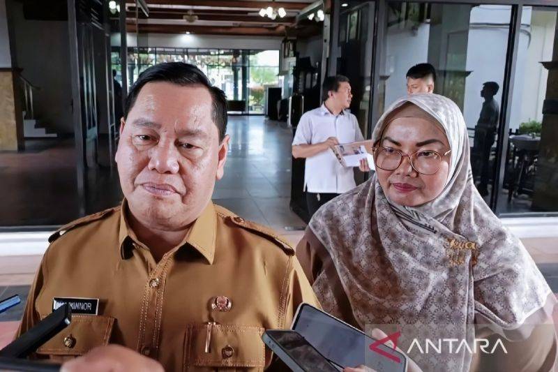 Bupati Kotim Halikinnor didampingi Wabup Irawati. ANTARA/Devita Maulina
