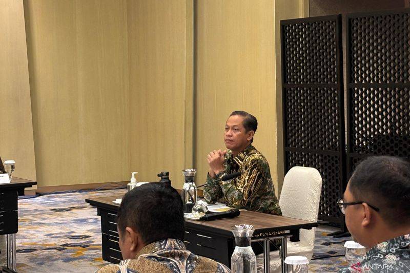 Menteri LH Minta Pengusaha Sawit Bersiap Cegah Kebakaran Lahan