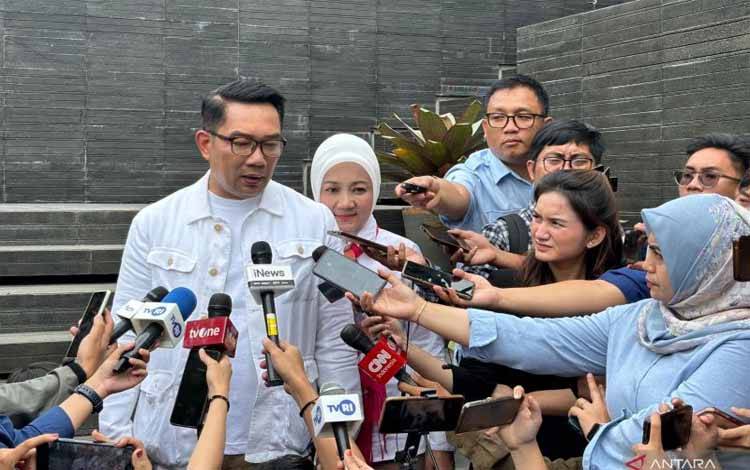 Mantan Gubernur Jawa Barat Ridwan Kamil saat memberikan keterangan di Kota Bandung, Jawa Barat. (ANTARA/Rubby Jovan)