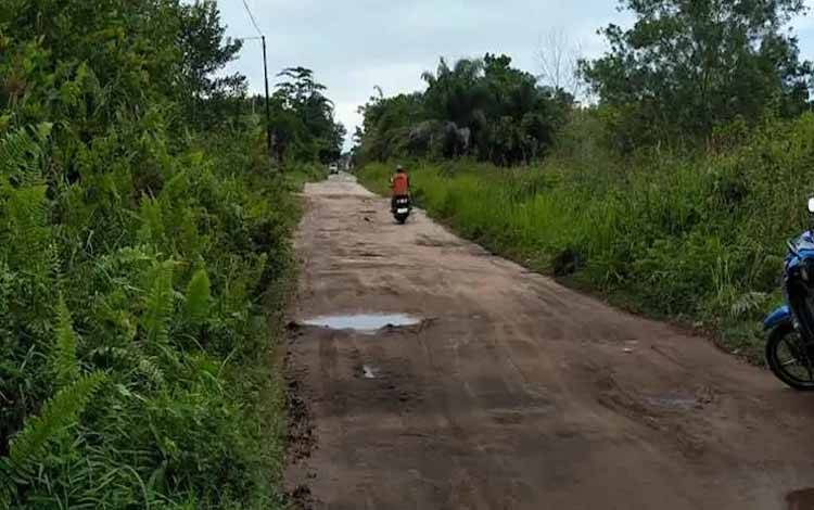 Dewan Soroti Kondisi Jalan Pasendeng di Kelurahan Sabaru