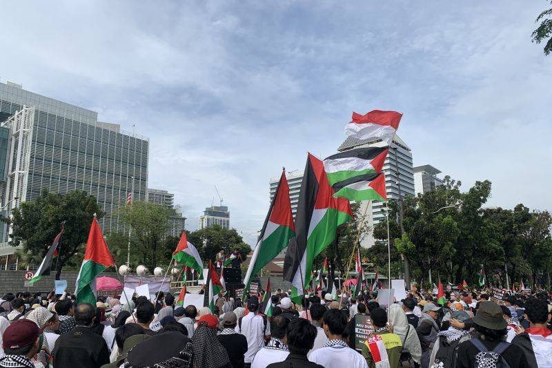 Ratusan Orang Gelar Aksi Bela Palestina di Depan Dubes Amerika Serikat