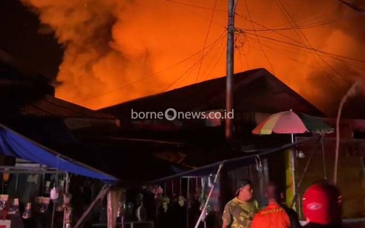 Kebakaran Hanguskan Pasar Sari Mulia Kapuas