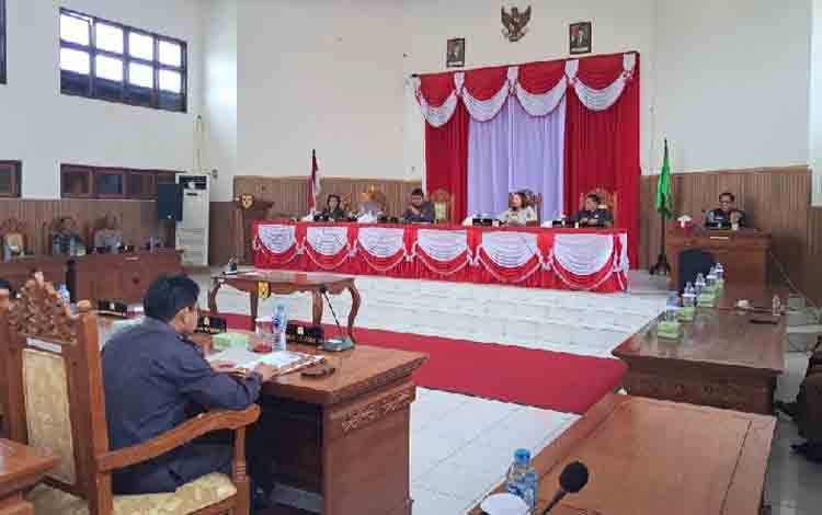 Ketua DPRD Gunung Mas Pimpin Rapat Paripurna, Ini Agenda yang Disampaikan