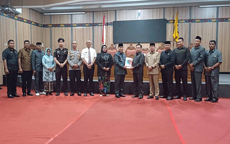 Bupati Kotim Sampaikan Rancangan Awal RPJMD 2025-2029 ke DPRD