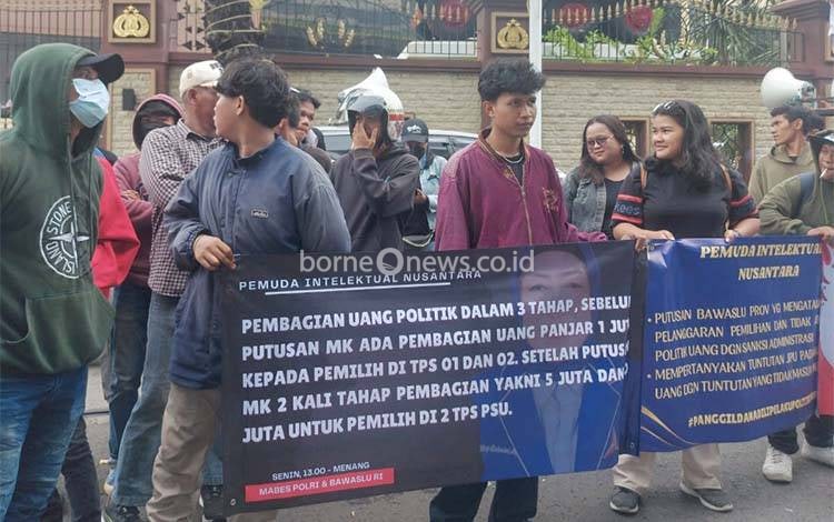 Massa Demo di Mabes Polri soal Politik Uang PSU Pilkada Barito Utara