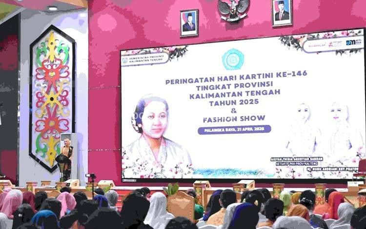 Nuansa Budaya dan Kolaborasi Perempuan Warnai Fashion Show Hari Kartini Kalteng