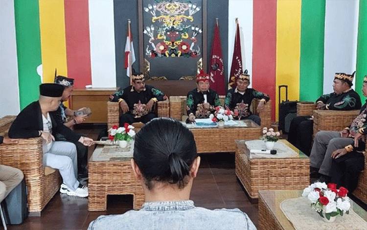 Dewan Adat Gelar Sidang Pembuat Parodi Menghina Gubernur Kalteng