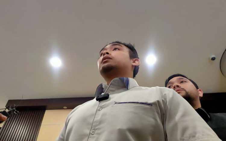 Wakasat Resnarkoba Polres Metro Jakarta Barat AKP Avrilendy Akmam memberikan keterangan kepada pers terkait kasus narkoba artis Fachry Albar di Jakarta, Rabu (23/4/2025). ANTARA/Risky Syukur