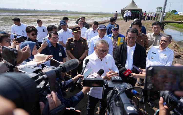 Stok Beras Cukup, Zulhas: RI Tidak akan Impor Beras Hingga 2026