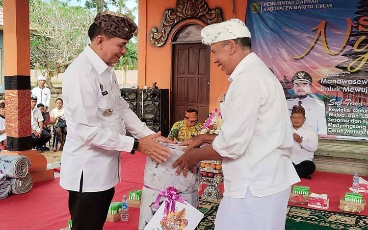 Bupati Barito Timur Ajak Masyarakat Perkuat Kerukunan saat Safari Nyepi di Sumber Garunggung