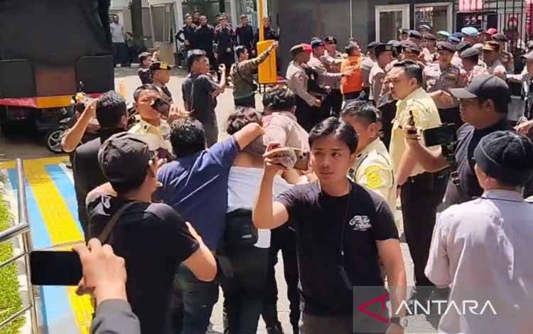 Sidang Hasto kembali Diwarnai Kericuhan Akibat Tudingan Penyusup