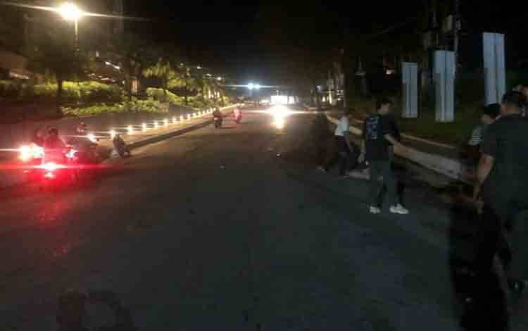 Lubang di Turunan Jalan Udan Said Masih Mengintai Pengendara, Pemkab Kobar Diharapkan Segera Bertindak