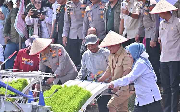 Reza Dorong Sekolah Jadikan Pertanian Sebagai Peluang Profesi