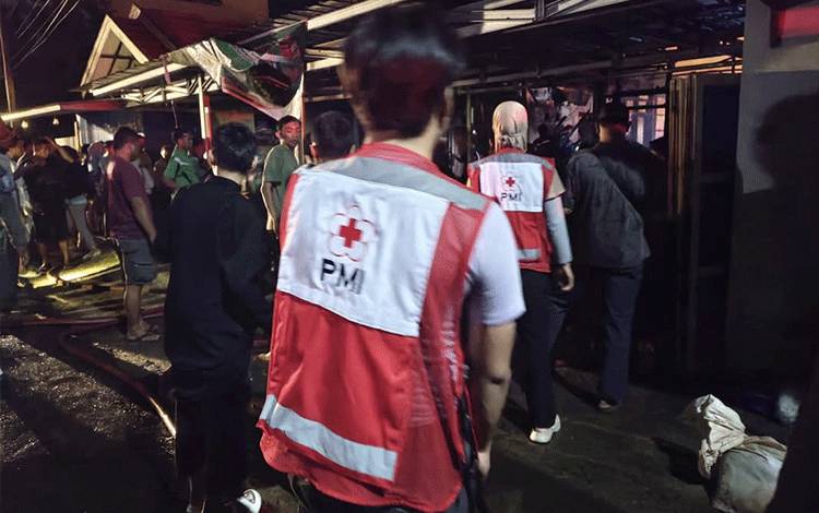 PMI Seruyan Sigap Evakuasi Korban Jiwa saat Kebakaran di Kuala Pembuang