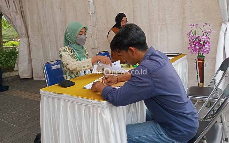 Masyarakat Kobar Antusias Kunjungi Job Fair 2025 di Taman Kota Pangkalan Bun