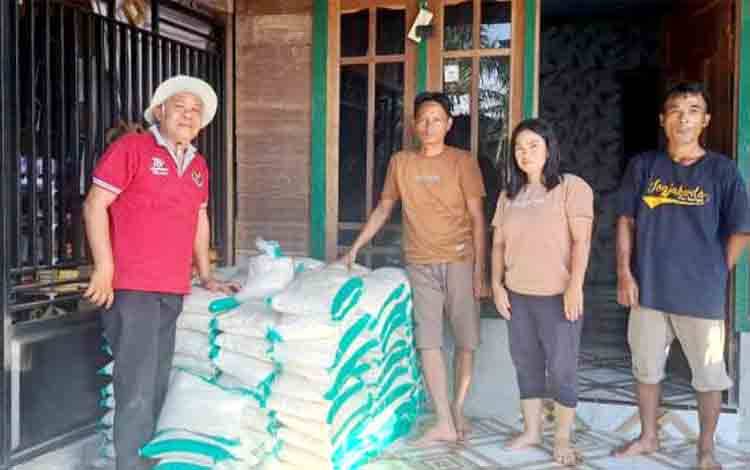 Bantuan Beras dari Anggota DPRD Terkirim untuk Empat Desa Terdampak Banjir