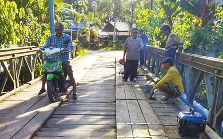 Dinas PUPR Perkim Barito Timur Genjot Perbaikan Jembatan Rusak