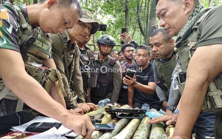 Satgas Moskona Polri Selamatkan Ketua Komnas HAM Papua dari KKB