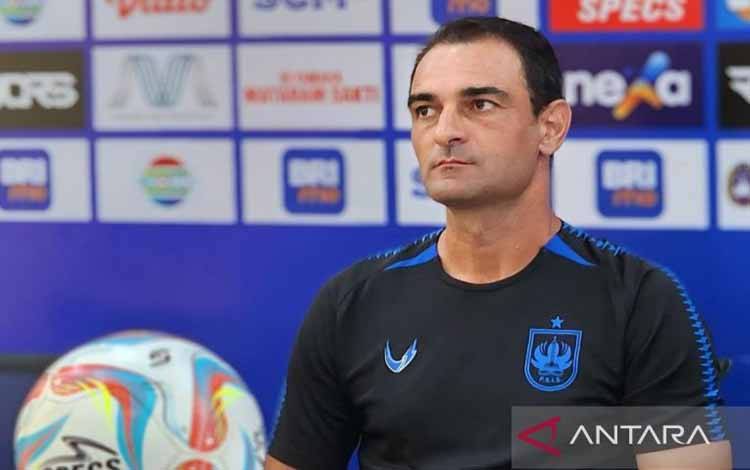 PSIS Semarang Pecat Pelatih Gilbert Agius