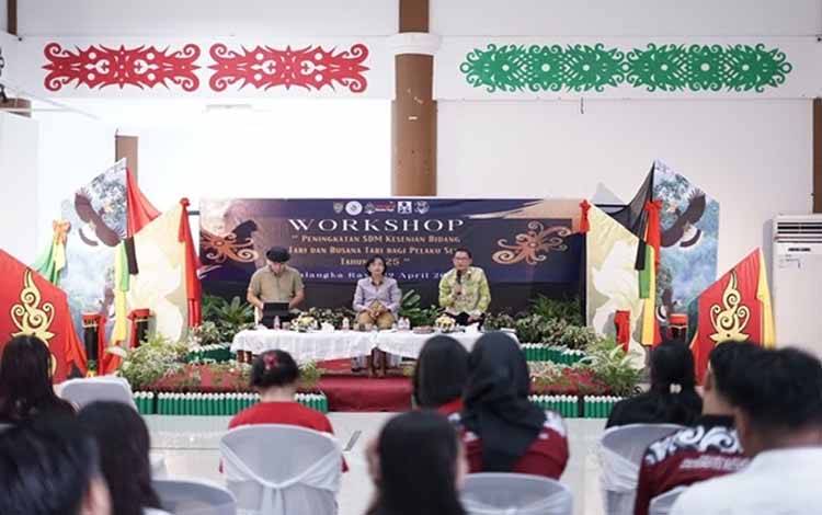 Workshop Tari dan Busana, Disbudpar Kalteng Dorong Profesionalisme Pelaku Seni