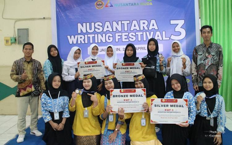 SMP Sumbermas Sarana Borong 4 Medali di Ajang Nasional Bersaing dengan Mahasiswa Seluruh Indonesia