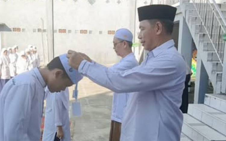 Buka UAN Pendidikan Kesetaraan di Ponpes Salafiyah, Ini Pesan Kepala Kemenag Kapuas