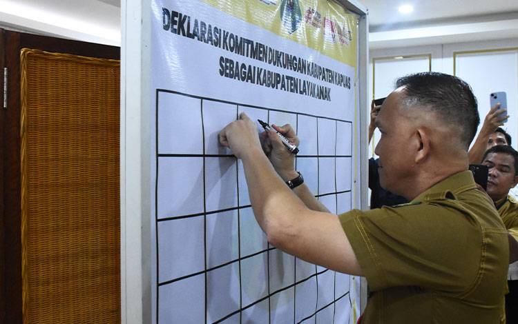 Sekda Kapuas Teken Deklarasi Dukungan Kabupaten Layak Anak