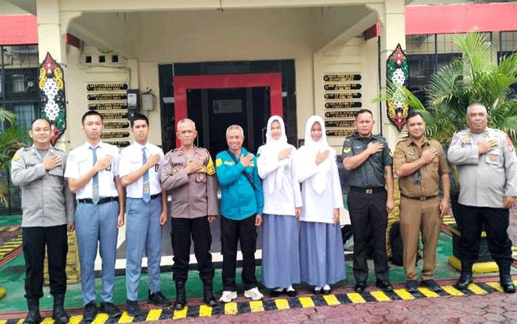 Kaban Kesbangpol Dampingi 4 Calon Paskibraka Audiensi ke Polres Barito Utara