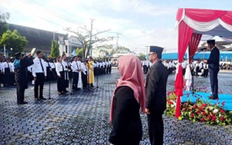 Pj Bupati Barut Serahkan SK dan Ambil Sumpah PPPK Tenaga Teknis, Guru dan Kesehatan