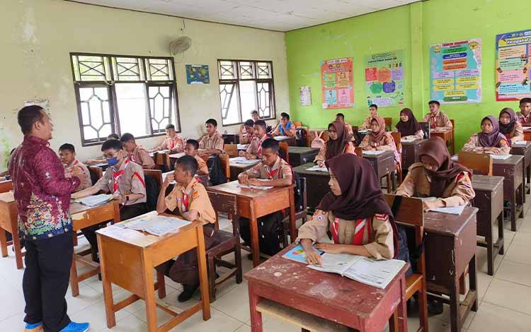 DPRD Kotim Usul Program Seragam Gratis untuk Siswa