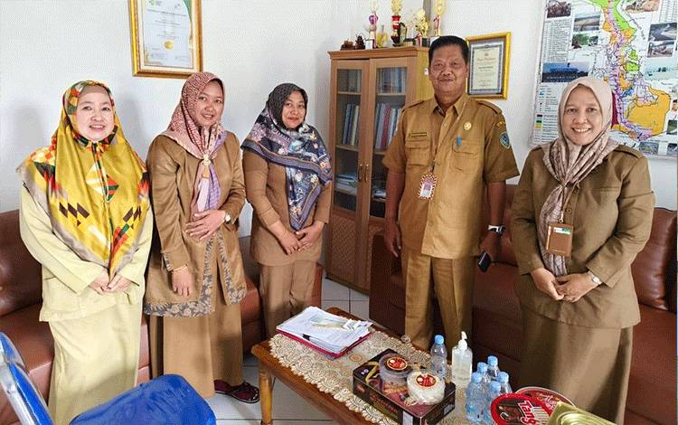 Sekretaris Daerah Kabupaten Seruyan, Djainuddin Noor saat melakukan kunjungan ke RSUD Kuala Pembuang. (Foto : Ist)