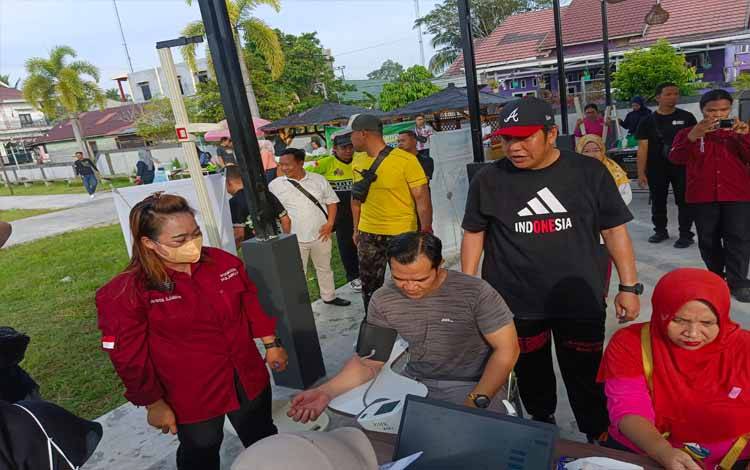 Bupati-Wabup Pulang Pisau Senam Bersama Masyarakat dan Gelar Pemeriksaan Kesehatan Gratis