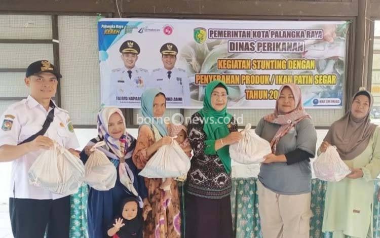 Pemko Palangka Raya Bagikan Ikan Segar untuk Cegah Stunting