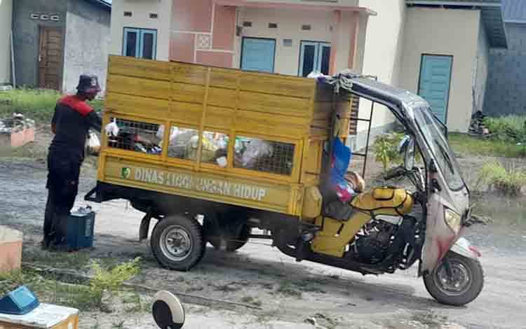 Dewan Ajak Warga Berlangganan Layanan Roda Tiga Pengangkut Sampah