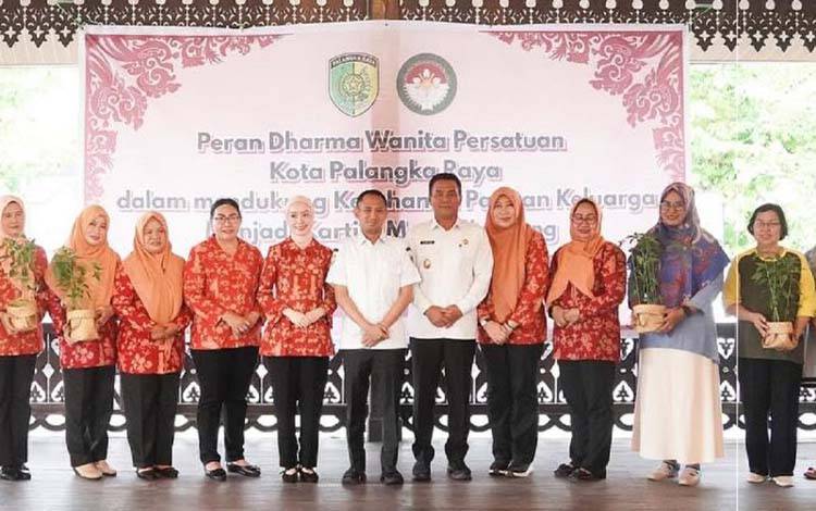 Pemko Palangka Raya Bagikan 2.500 Bibit Cabai untuk 36 KWT