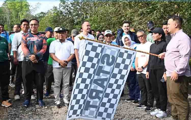 Bupati Lamandau Hadiri Jalan Sehat Peringati Hari Buruh Internasional