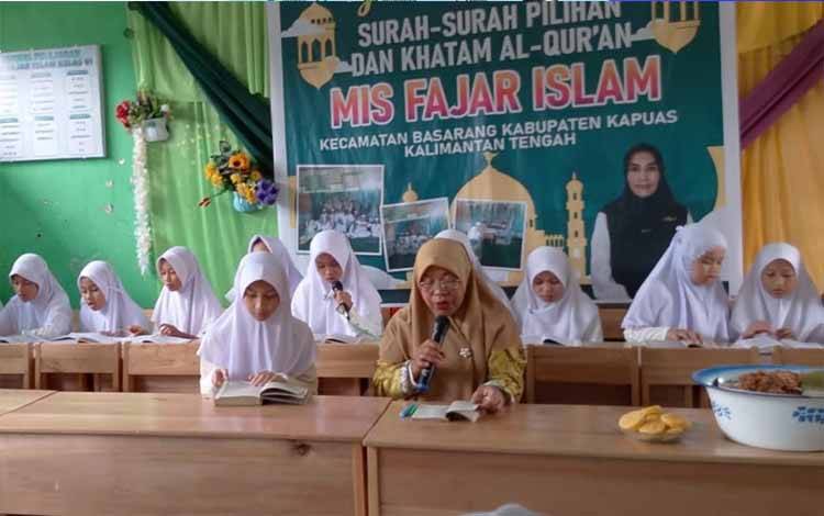 MIS Fajar Islam Basarang Laksanakan Ujian Munaqsah Surah Pendek
